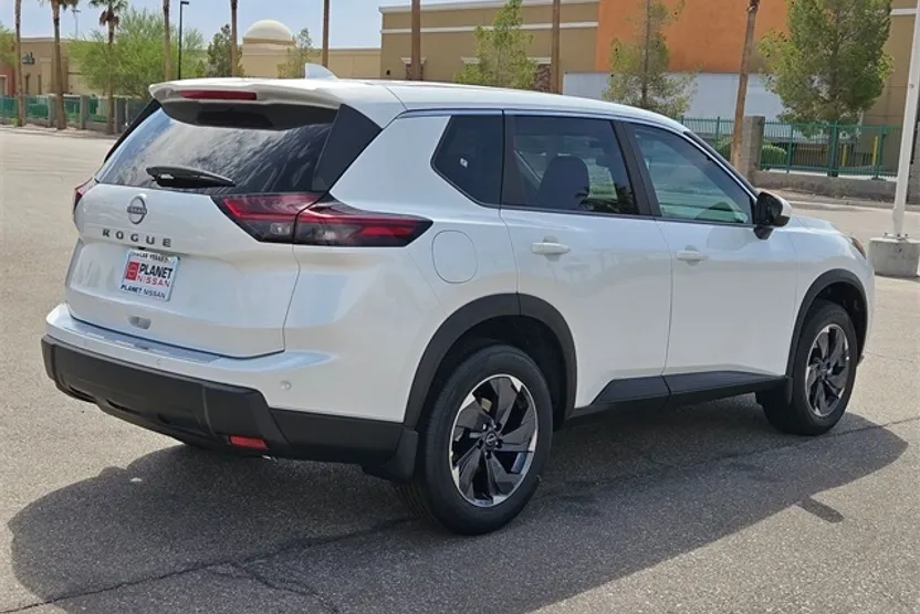 2026 Nissan Rogue SV photo 1