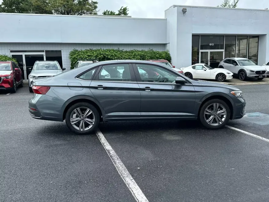 2022 Volkswagen Jetta SE photo 1