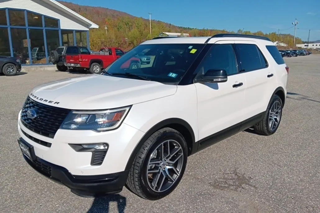 2018 Ford Explorer Sport photo 1