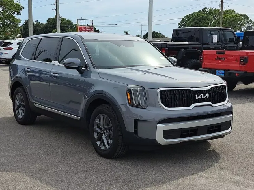 2024 Kia Telluride LX photo 1