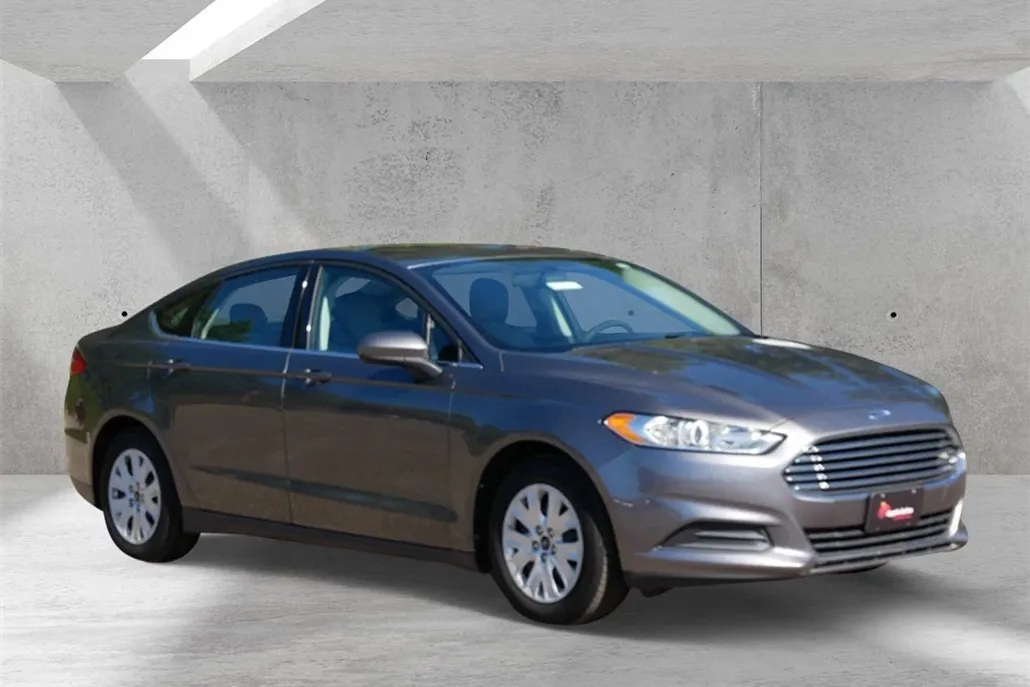 2014 Ford Fusion S photo 1