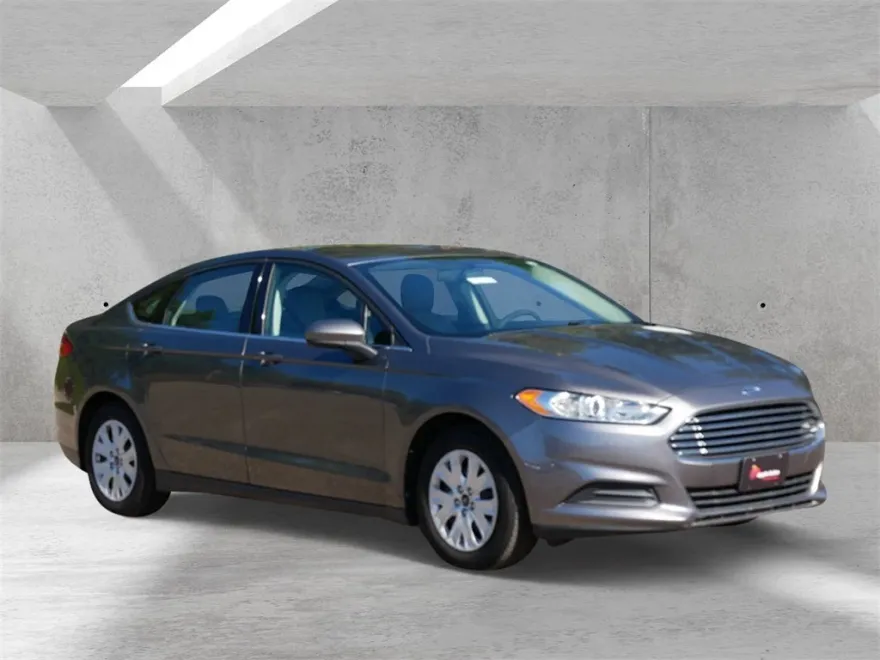 2014 Ford Fusion S photo 1