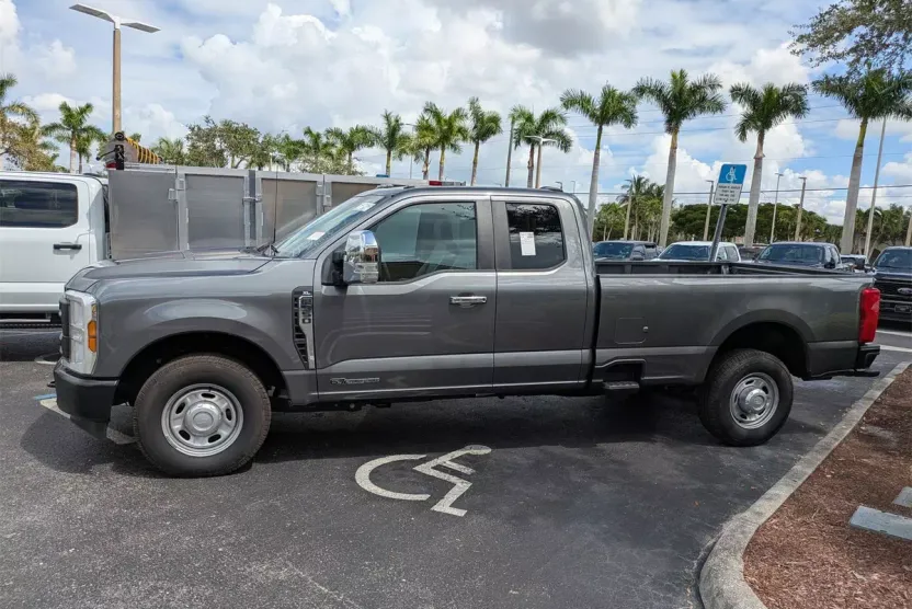 2024 Ford F-350 photo 1