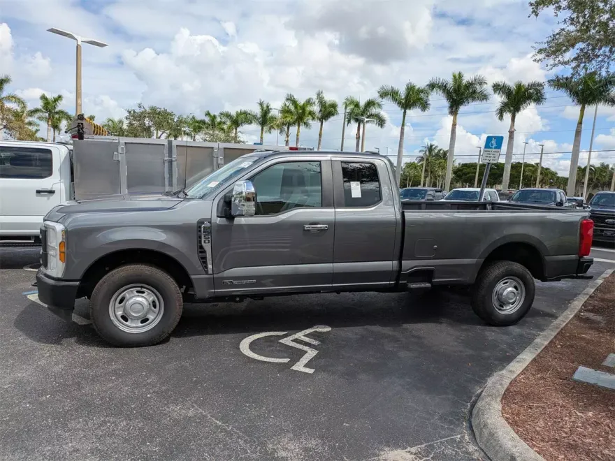 2024 Ford F-350 photo 1