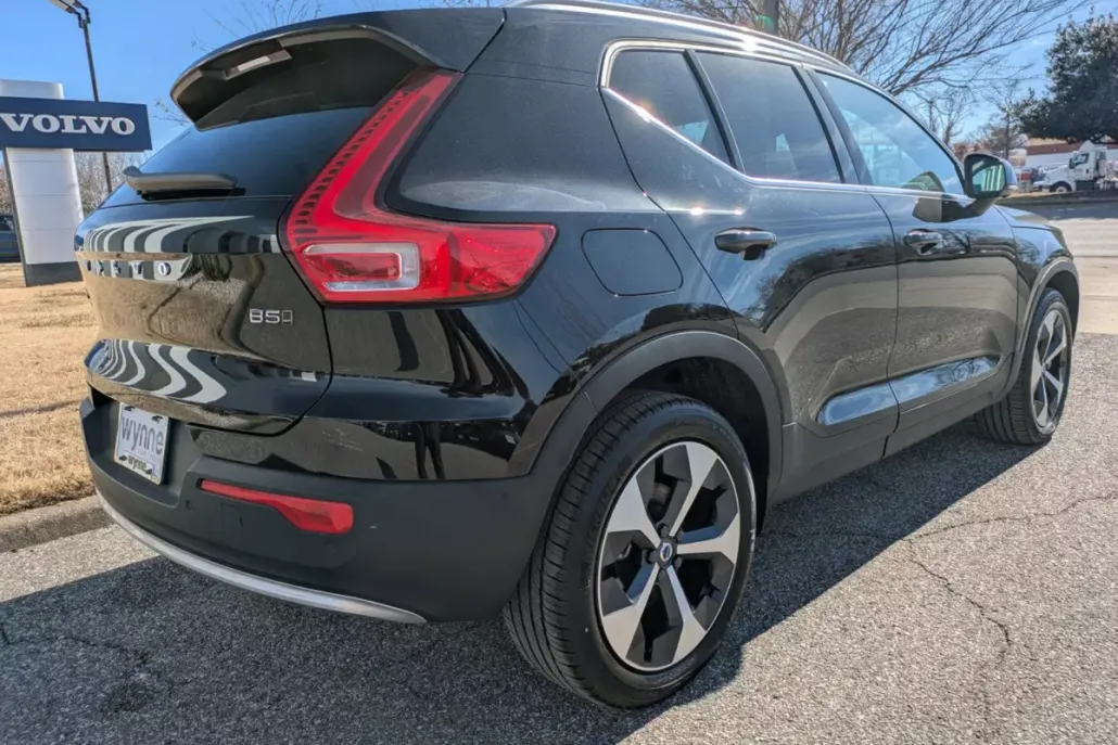 2025 Volvo XC40 Plus photo 1