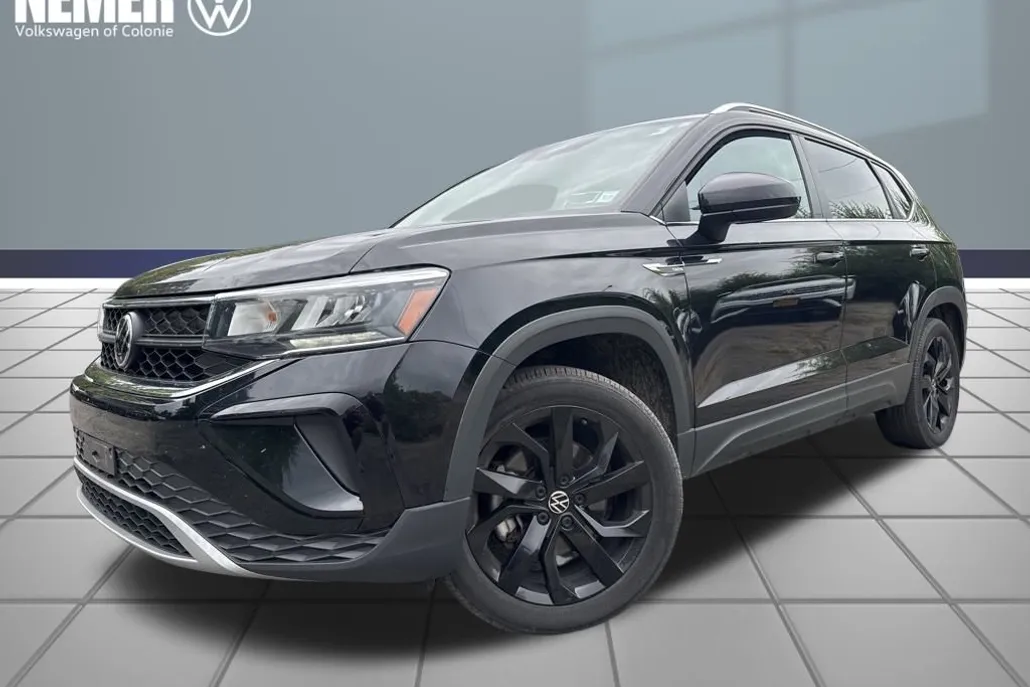 2022 Volkswagen Taos SE photo 1