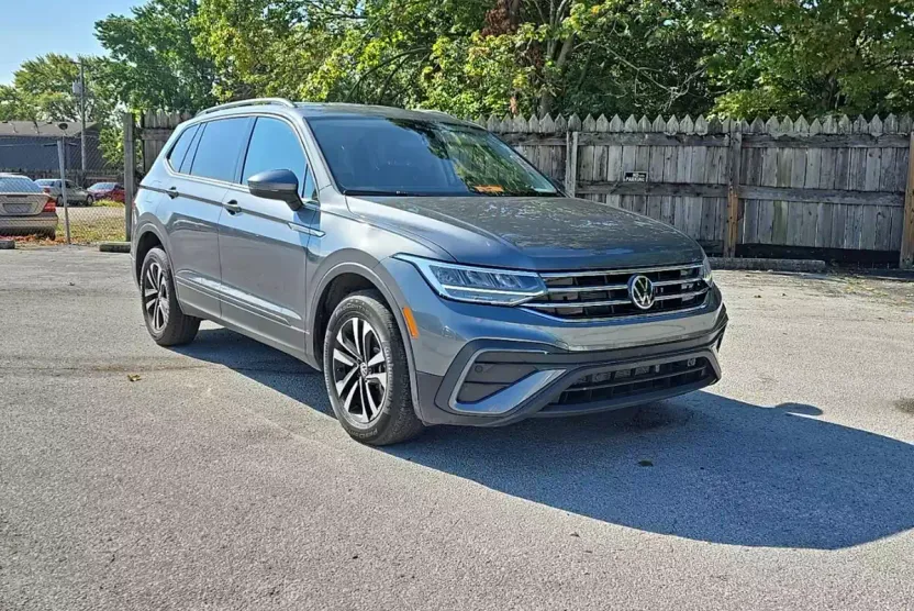 2024 Volkswagen Tiguan S photo 1