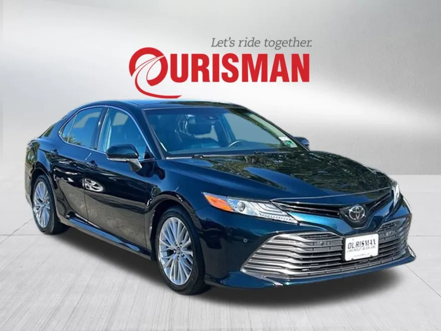 2018 Toyota Camry XLE photo 1
