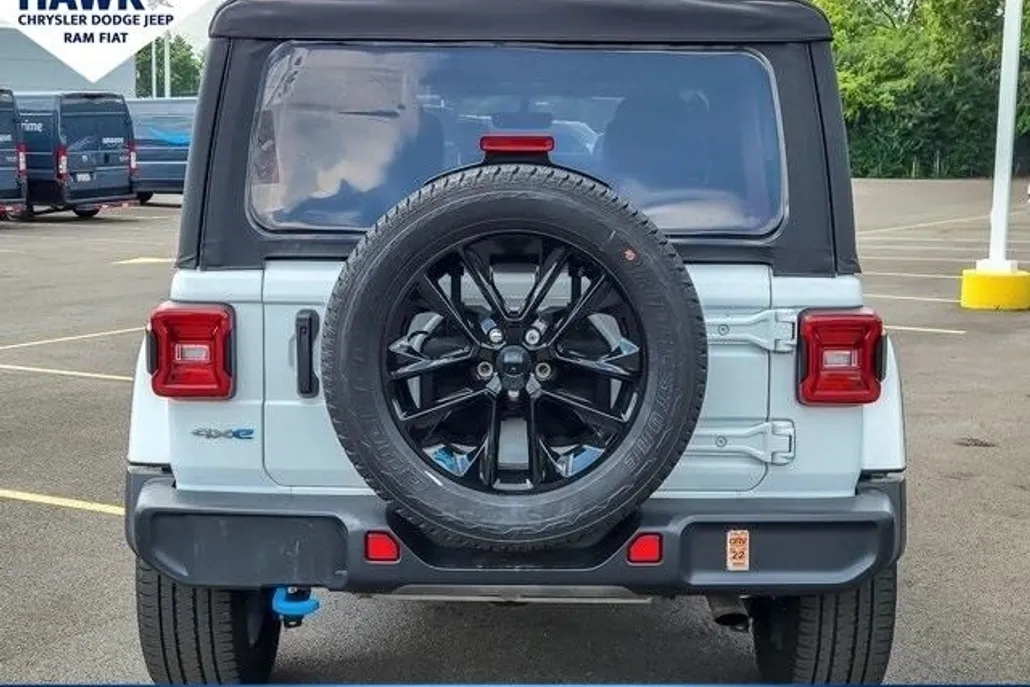 2022 Jeep Wrangler Unlimited Sahara 4xe photo 1