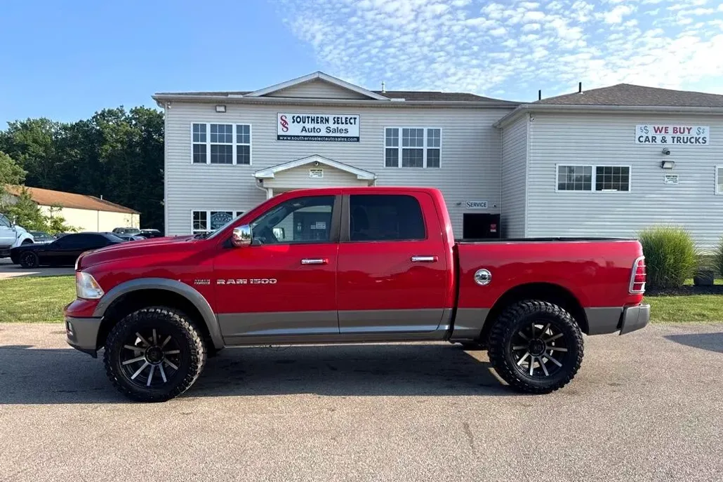 2012 Ram 1500 SLT photo 1