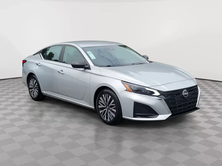 2024 Nissan Altima 2.5 SV photo 1