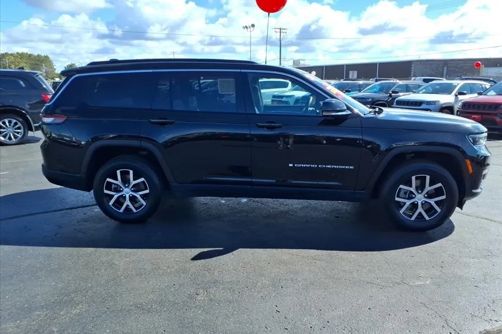 2024 Jeep Grand Cherokee Limited photo 1