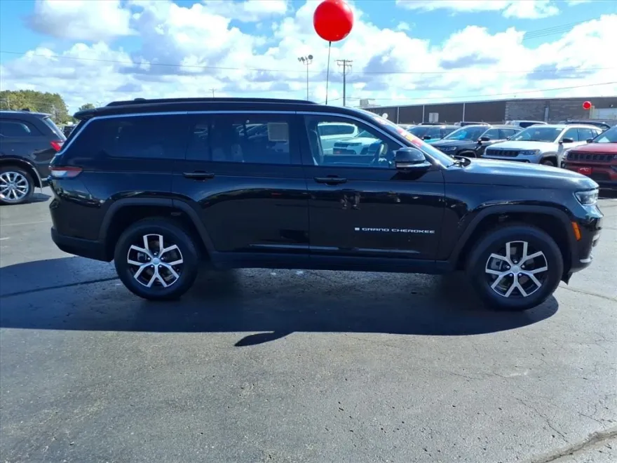 2024 Jeep Grand Cherokee Limited photo 1