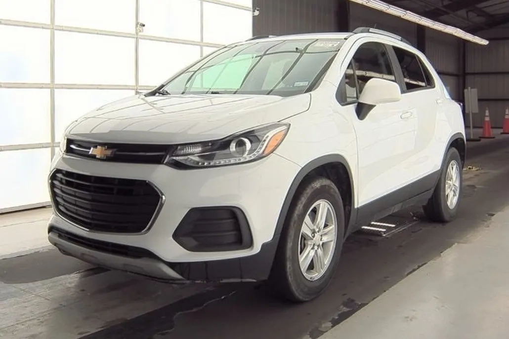 2022 Chevrolet Trax LT photo 1