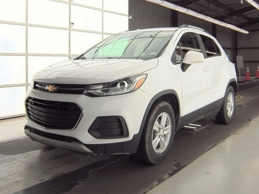 2022 Chevrolet Trax LT photo 1