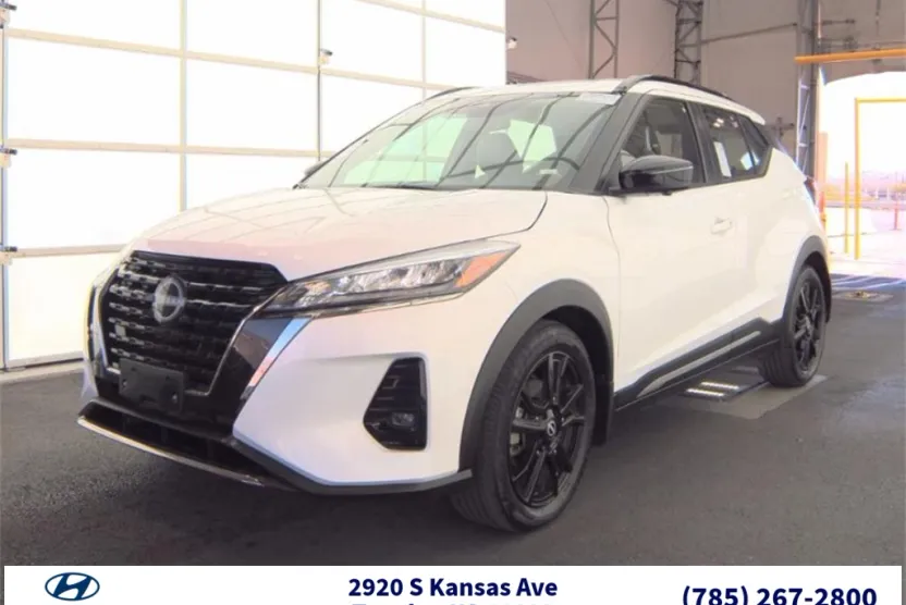 2023 Nissan Kicks SR photo 1