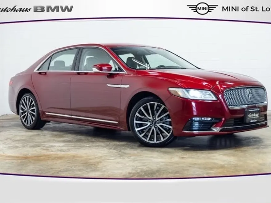 2018 Lincoln Continental Select photo 1
