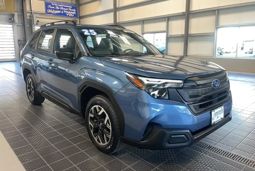 2025 Subaru Forester 2.5i photo 1
