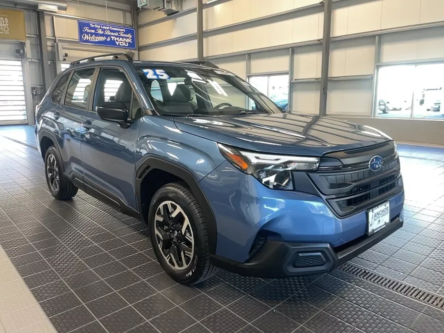 2025 Subaru Forester 2.5i photo 1