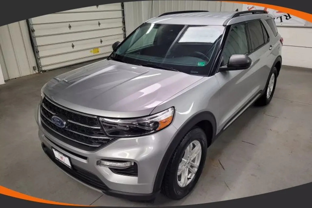 2023 Ford Explorer XLT photo 1