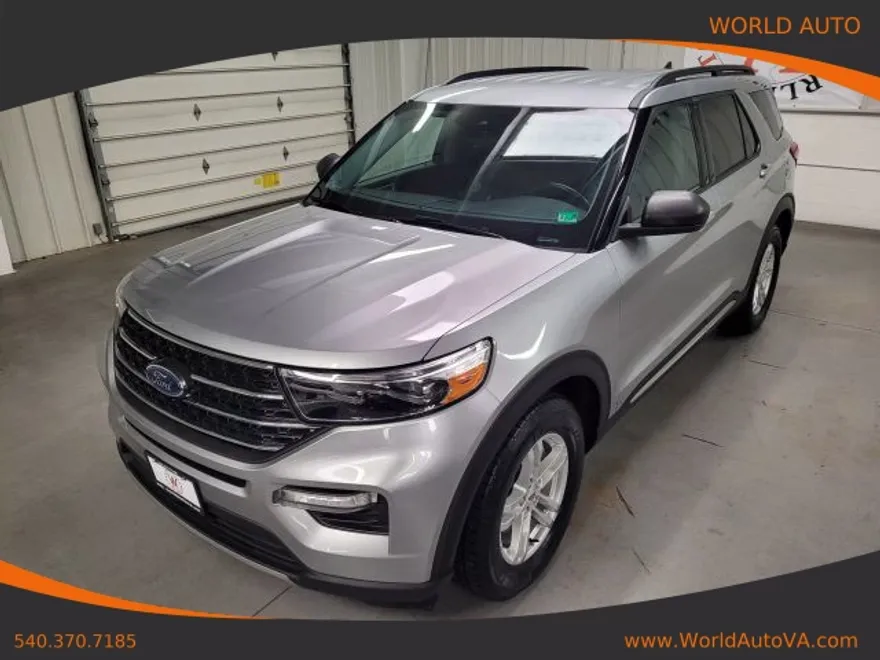 2023 Ford Explorer XLT photo 1