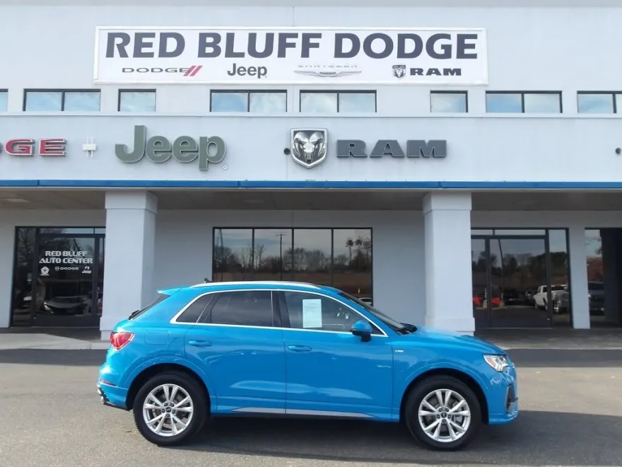 2023 Audi Q3 Premium photo 1