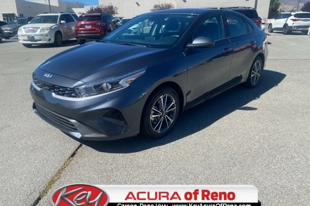 2023 Kia Forte LXS photo 1