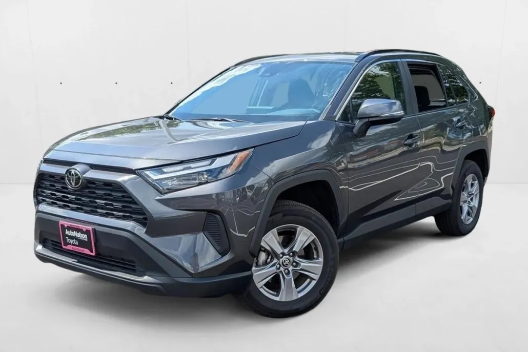 2025 Toyota RAV4 XLE photo 1