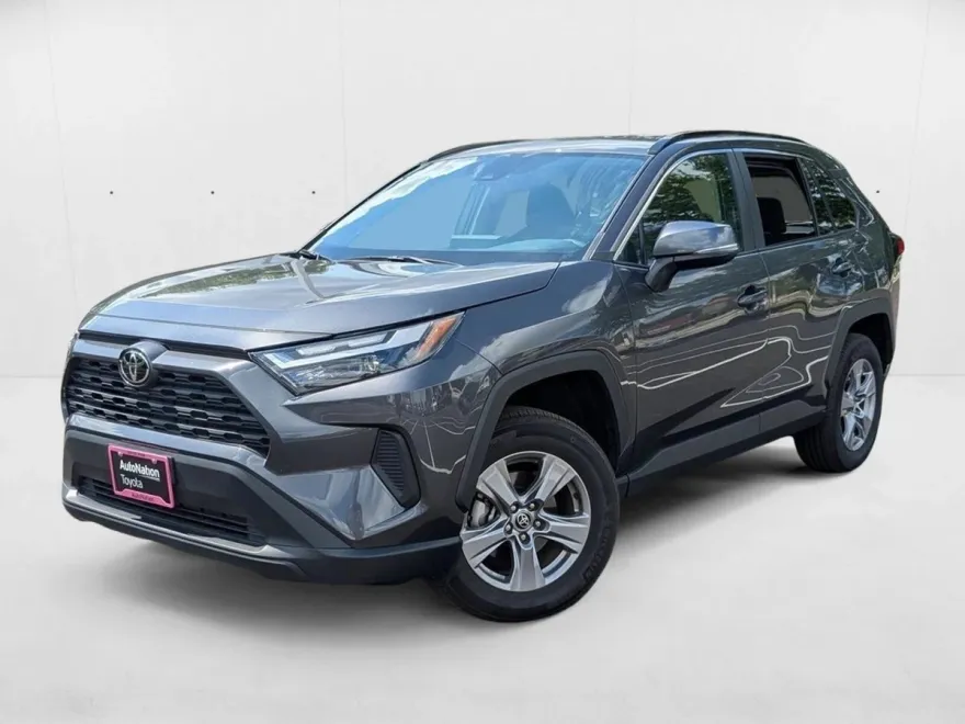 2025 Toyota RAV4 XLE photo 1