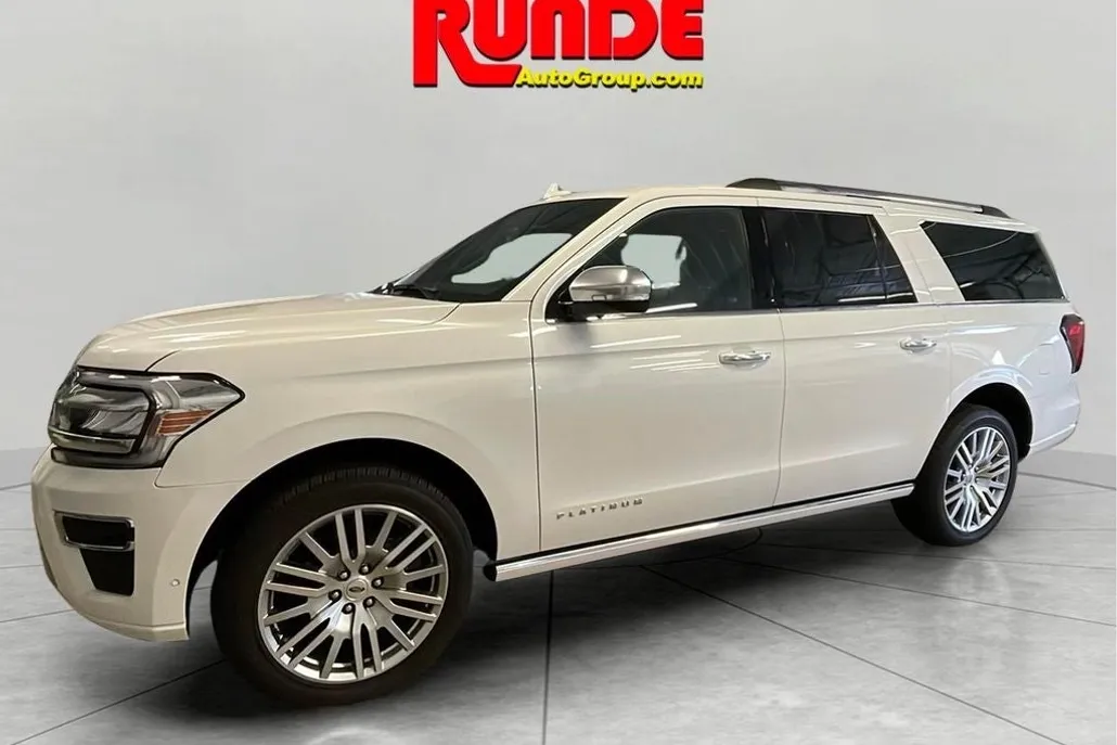2024 Ford Expedition MAX Platinum photo 1