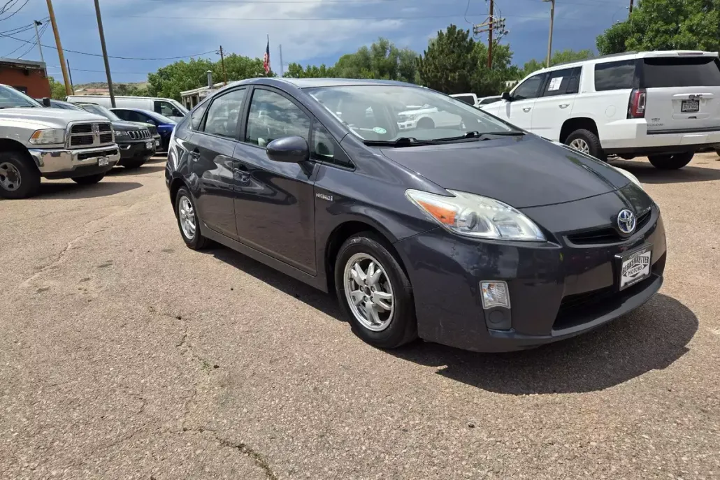2010 Toyota Prius Three photo 1