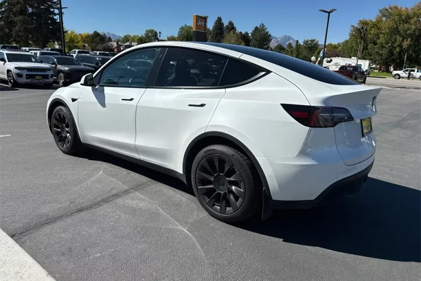 2022 Tesla Model Y Long Range photo 1