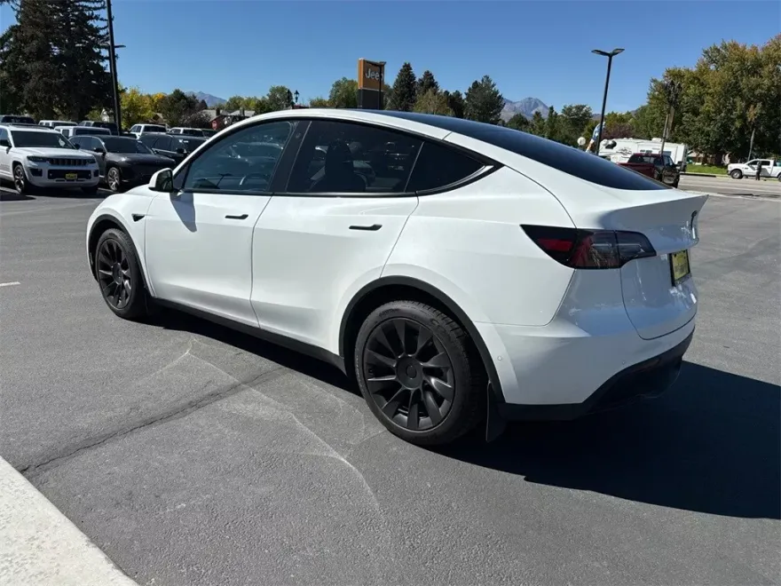 2022 Tesla Model Y Long Range photo 1