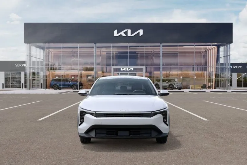 2025 Kia K4 LXS photo 1