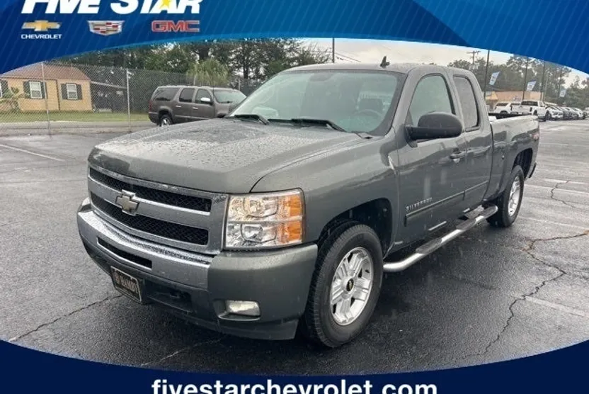 2011 Chevrolet Silverado 1500 LT photo 1