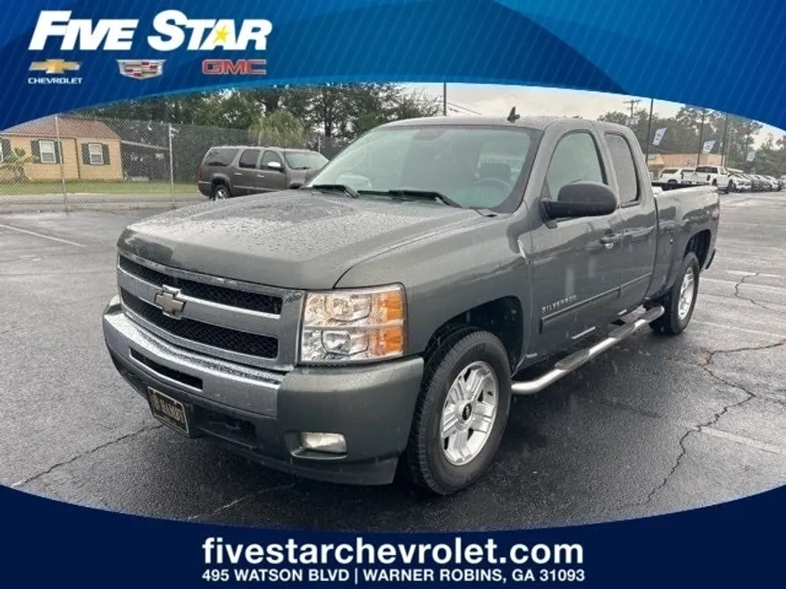 2011 Chevrolet Silverado 1500 LT photo 1