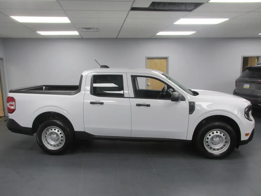 2025 Ford Maverick XL photo 1