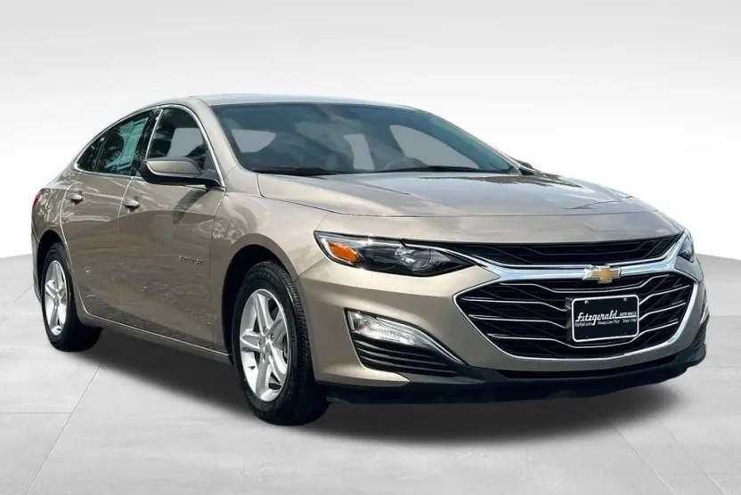 2023 Chevrolet Malibu LS photo 1