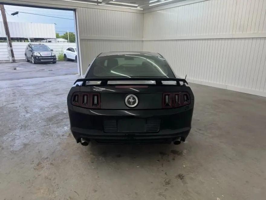 2013 Ford Mustang V6 photo 5