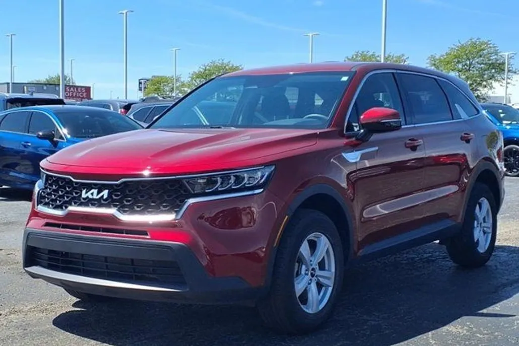 2023 Kia Sorento LX photo 1