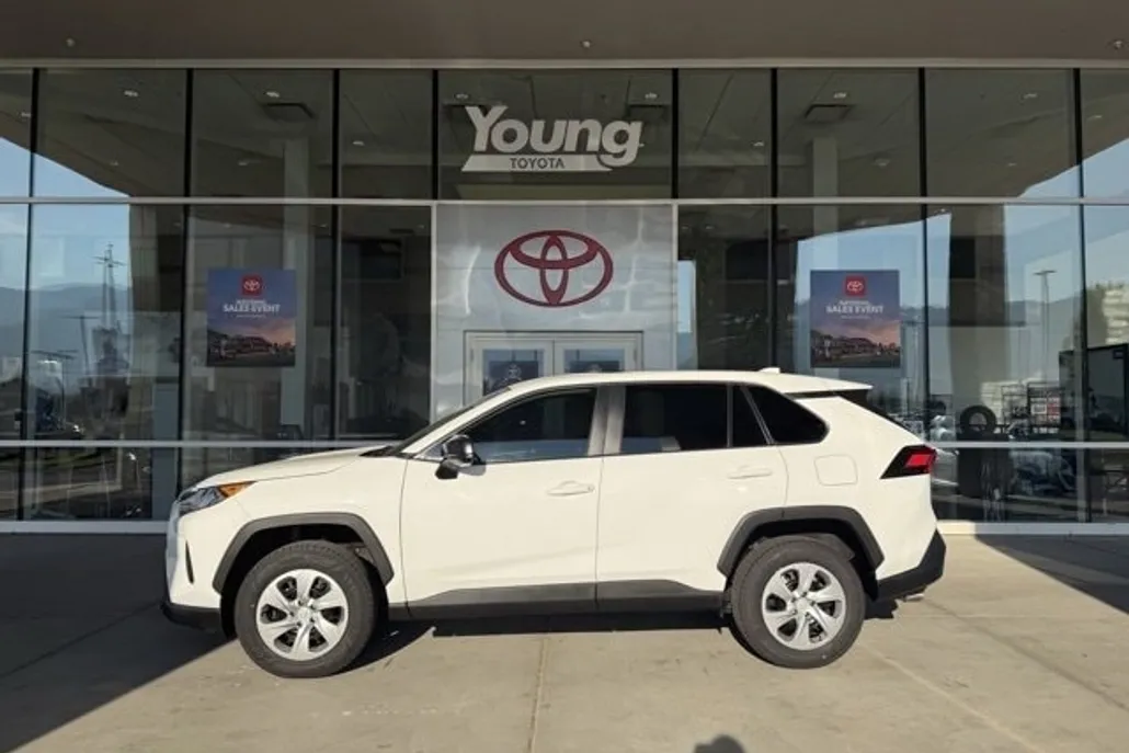 2022 Toyota RAV4 LE Sport photo 1