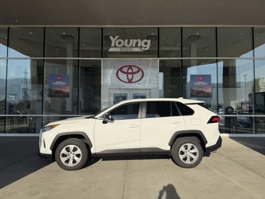 2022 Toyota RAV4 LE Sport photo 1