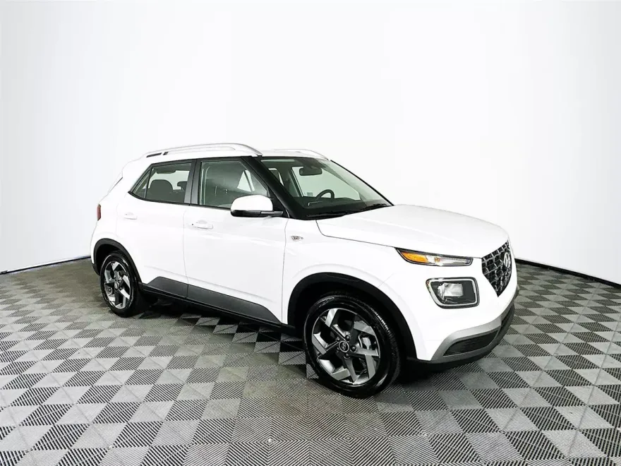 2025 Hyundai Venue SEL photo 1
