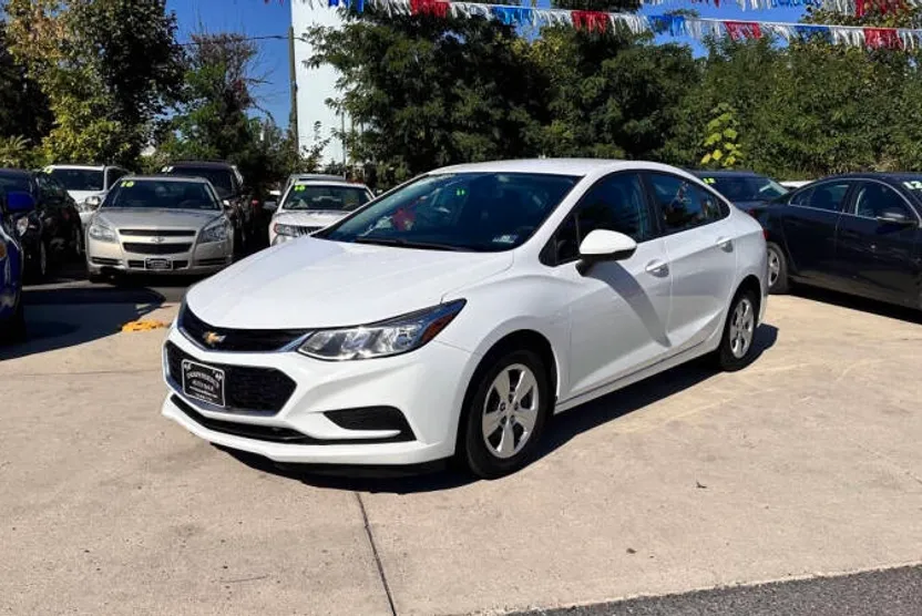 2017 Chevrolet Cruze LS photo 1