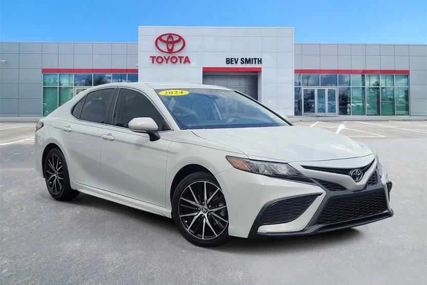 2024 Toyota Camry SE photo 1