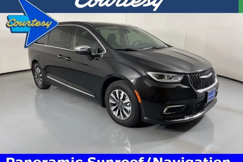 2022 Chrysler Pacifica Hybrid Limited photo 1
