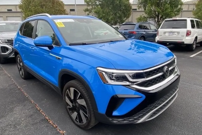2024 Volkswagen Taos SEL photo 1
