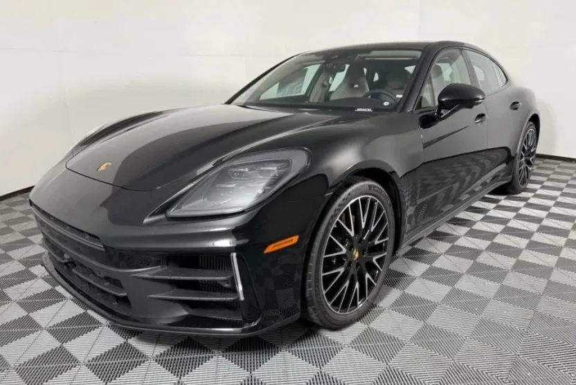 2025 Porsche Panamera 4 photo 1