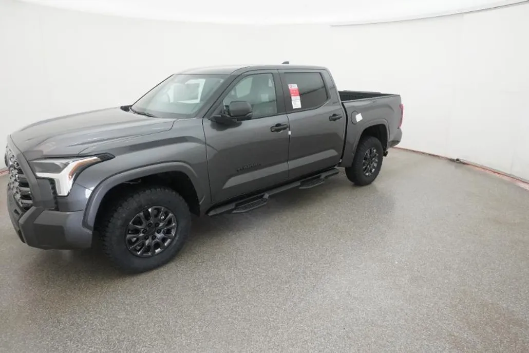 2025 Toyota Tundra SR5 CrewMax photo 1