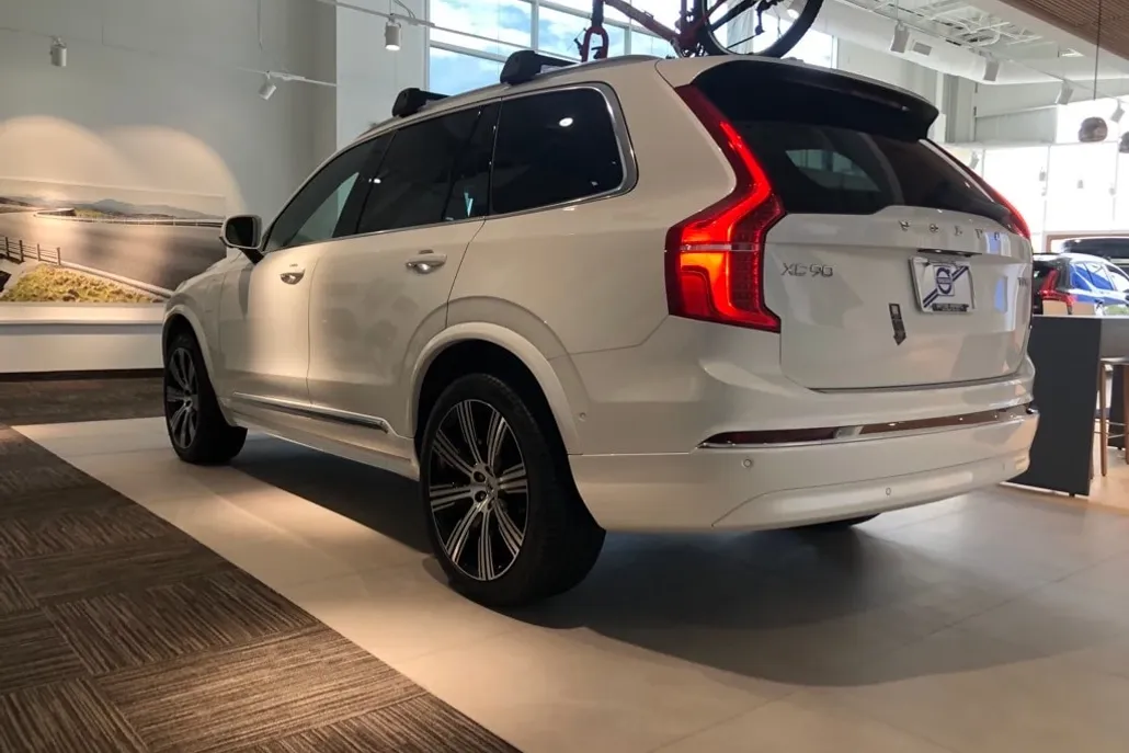 2025 Volvo XC90 T8 photo 1